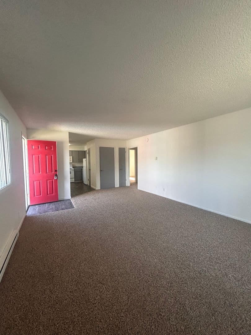 Longview Apartment: 1940 33 Avenue - 07