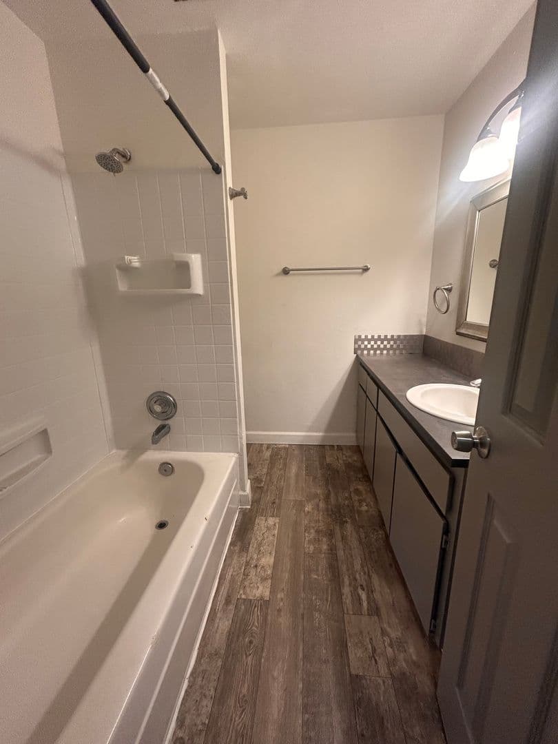 Longview Apartment: 1950 33 Avenue - 11
