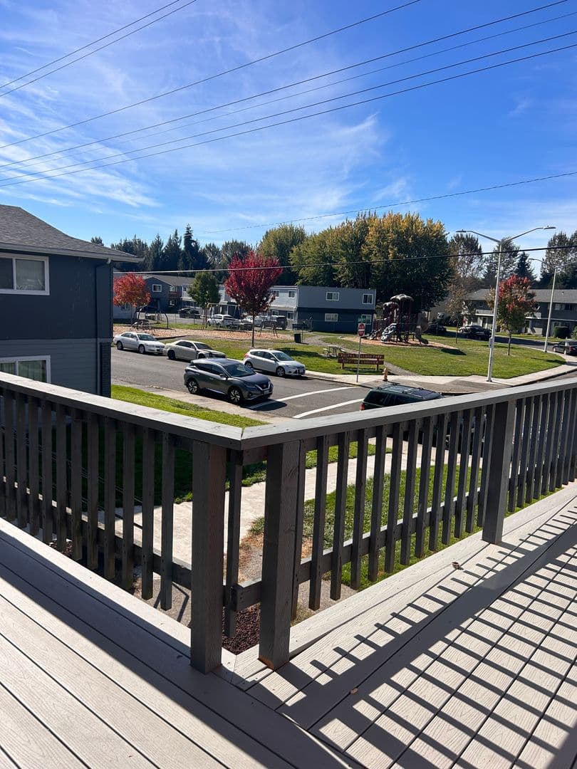 Longview Apartment: 1940 33 Avenue