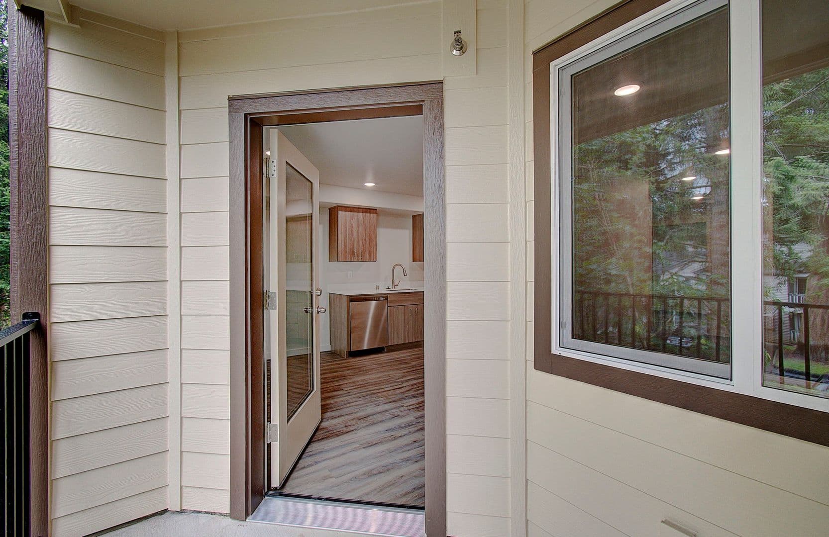 Vancouver Apartment: 404 NE 117 Avenue #111