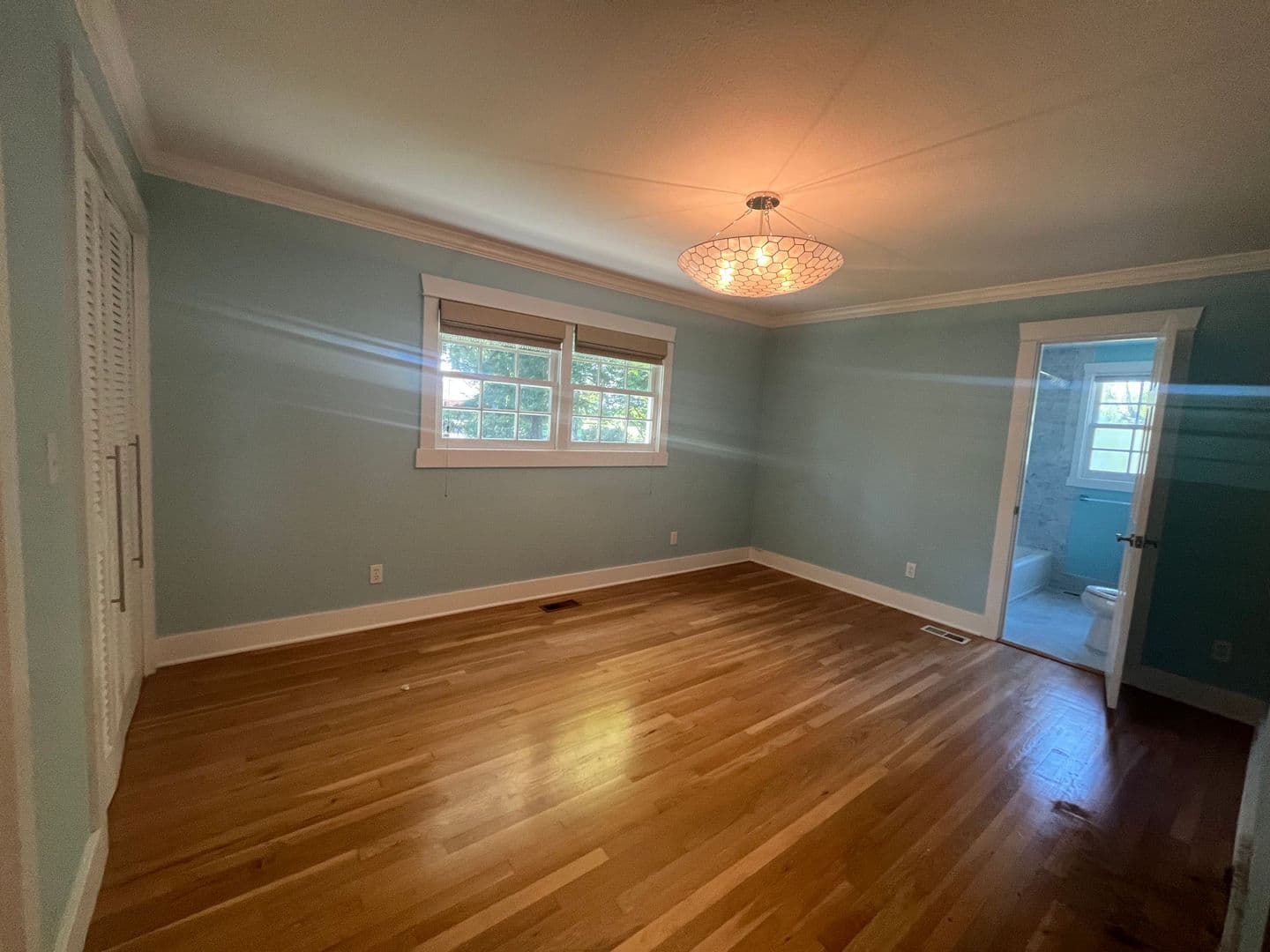 Vancouver House: 601 Rhododendron Drive