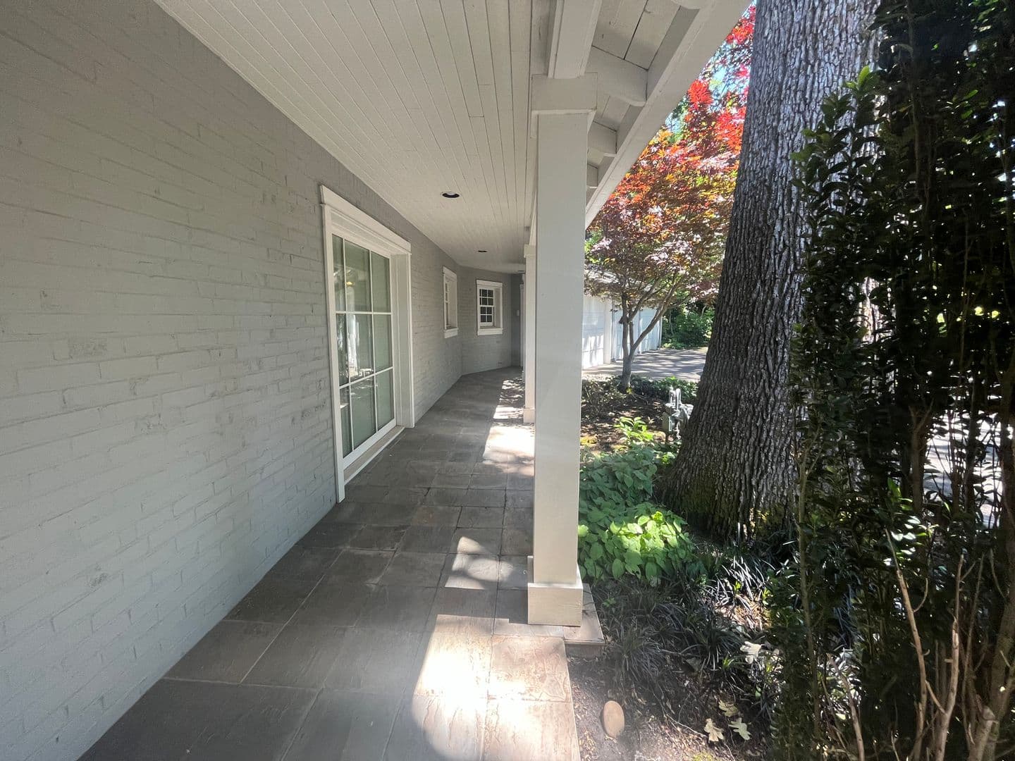 Vancouver House: 601 Rhododendron Drive