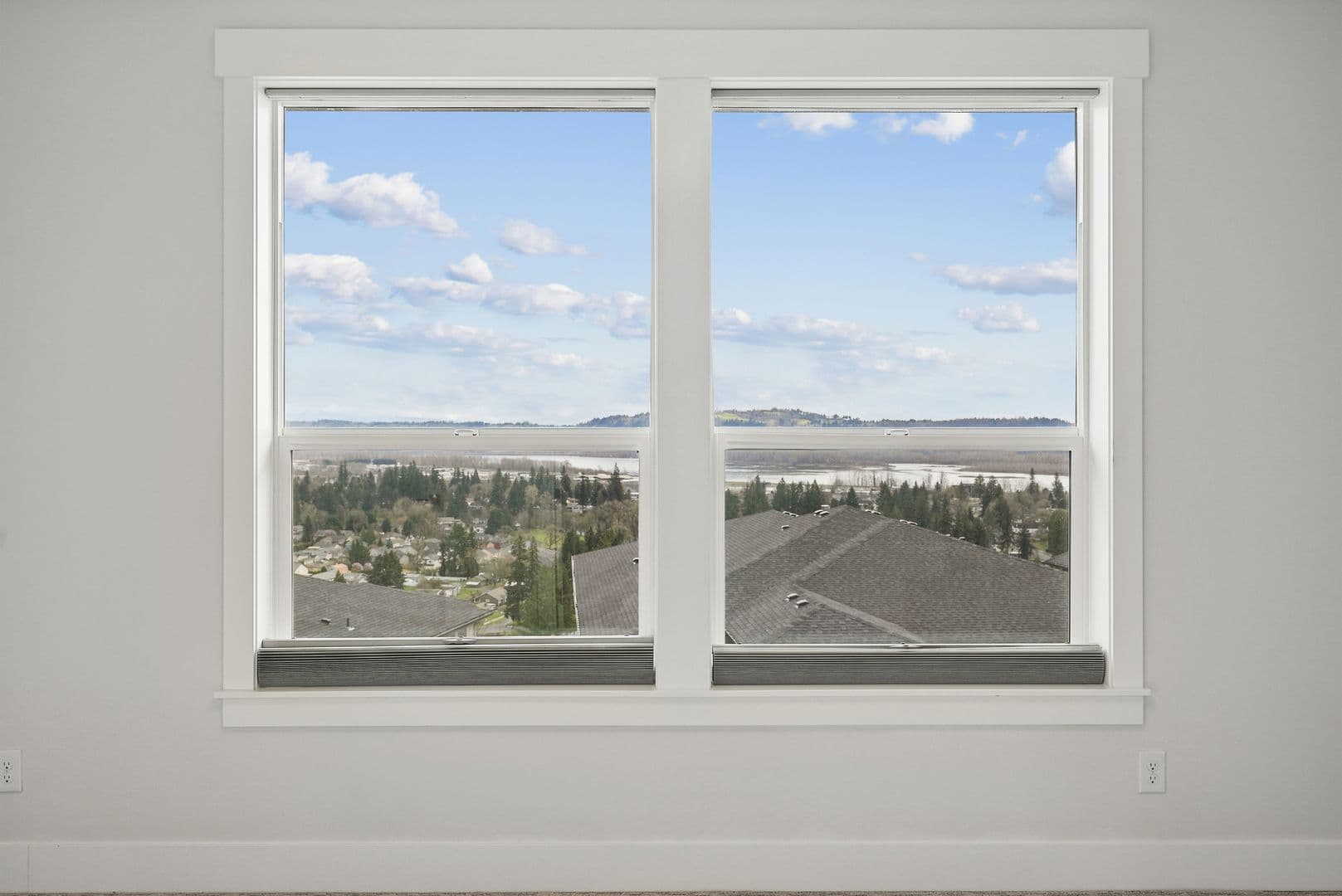 Washougal House: 1757 N Columbia Ridge Way