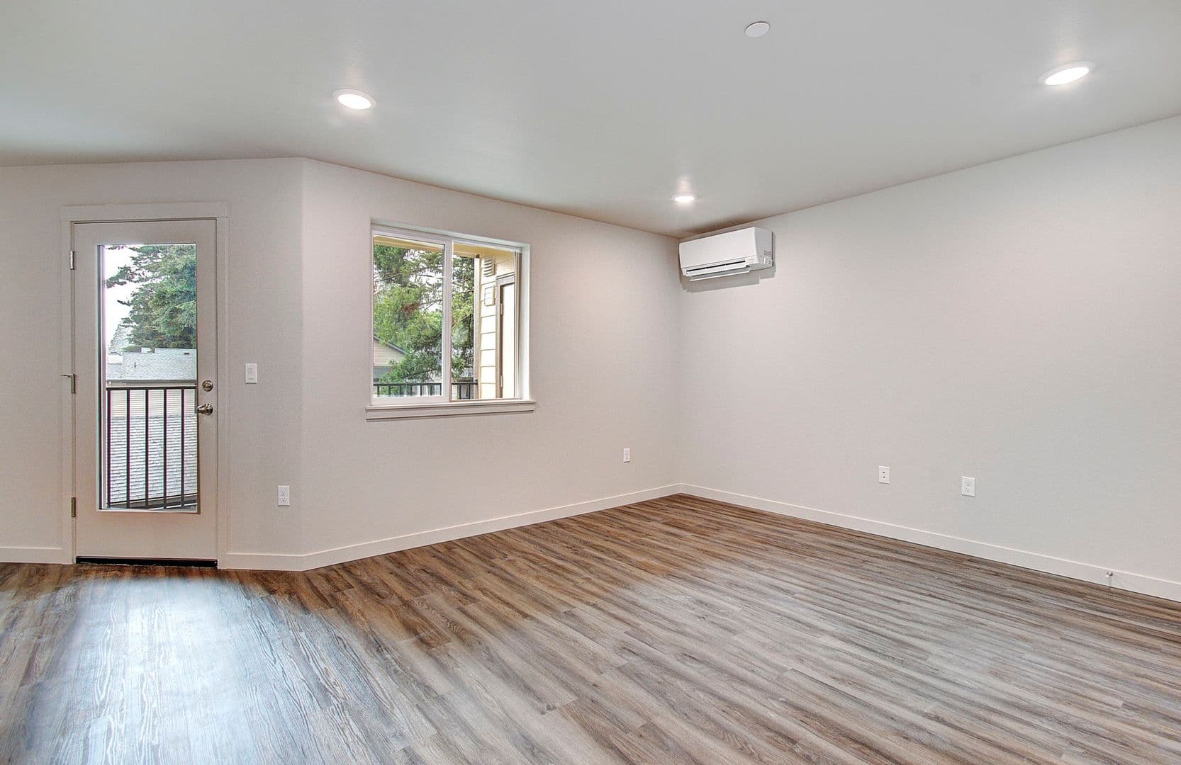 Vancouver Apartment: 404 NE 117 Avenue #101