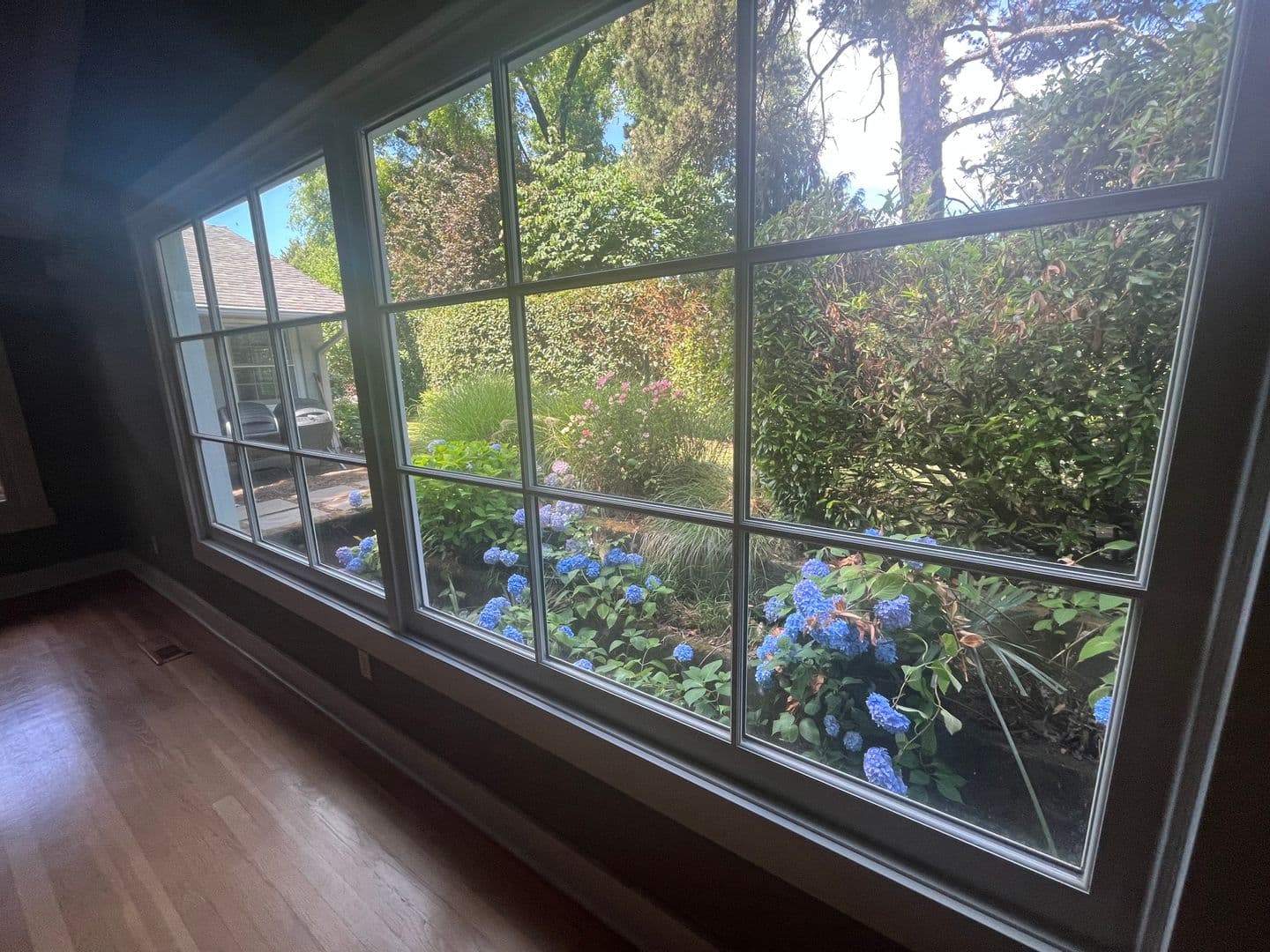 Vancouver House: 601 Rhododendron Drive