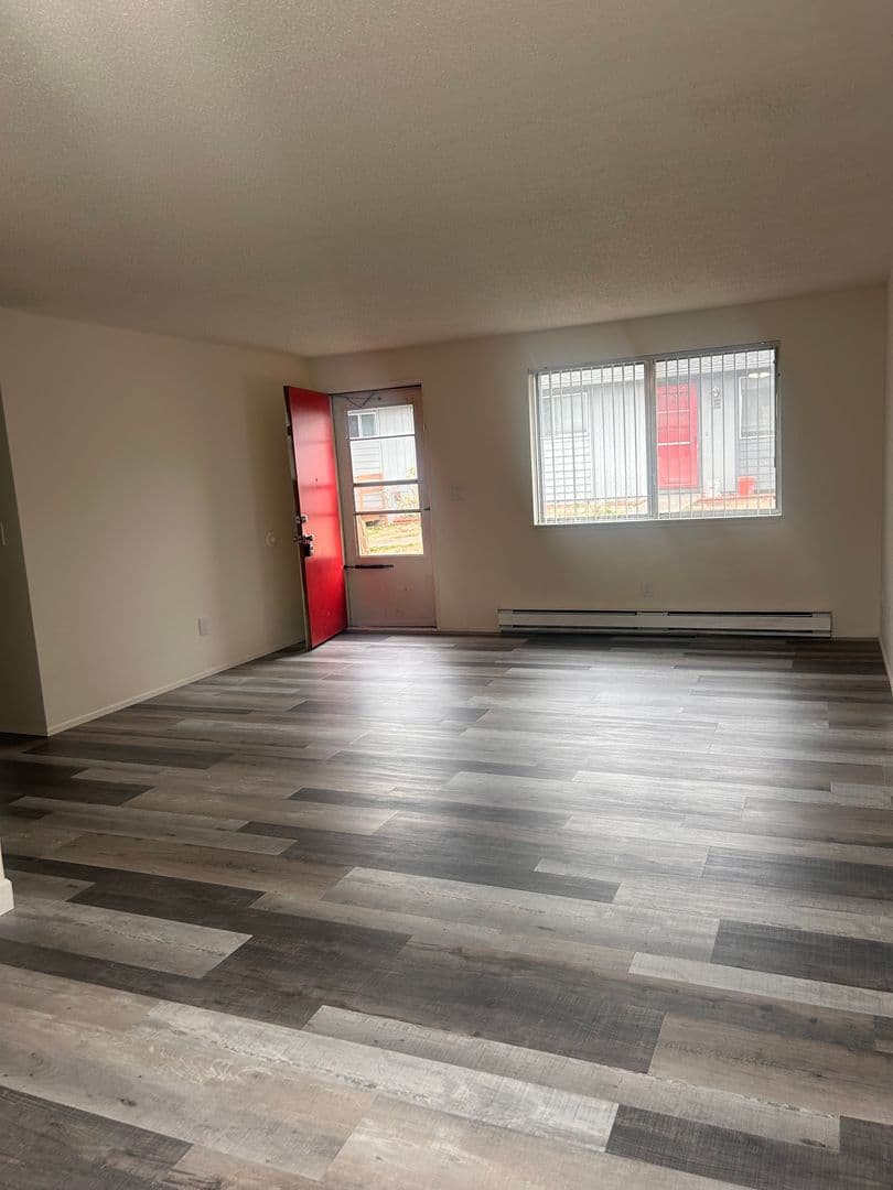 Vancouver Apartment: 3116 Kauffman Avenue