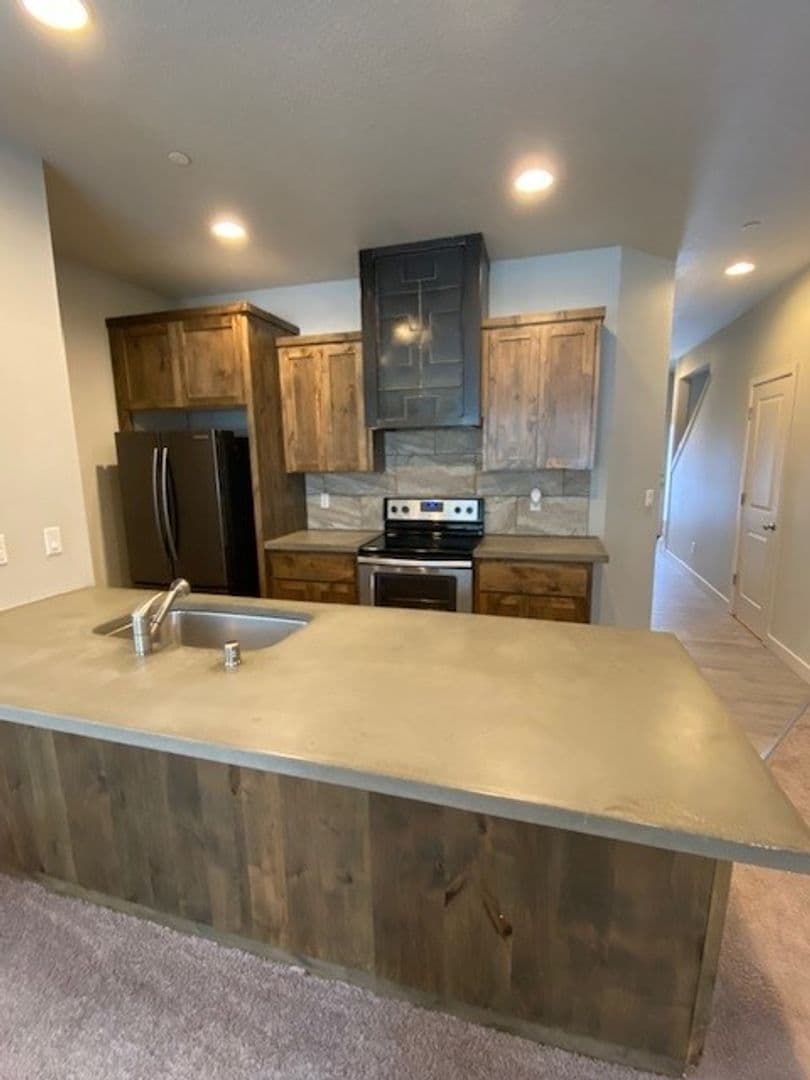 Ridgefield House: 175 N 44 Pl