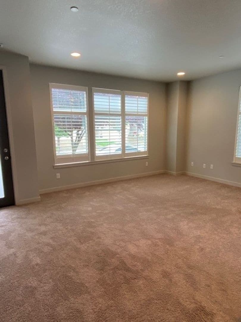 Ridgefield House: 175 N 44 Pl