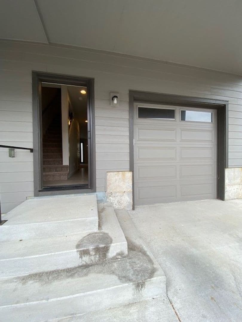 Ridgefield House: 175 N 44 Pl