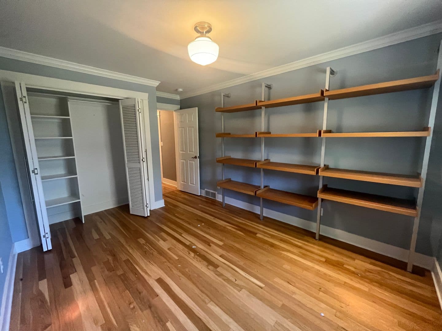 Vancouver House: 601 Rhododendron Drive