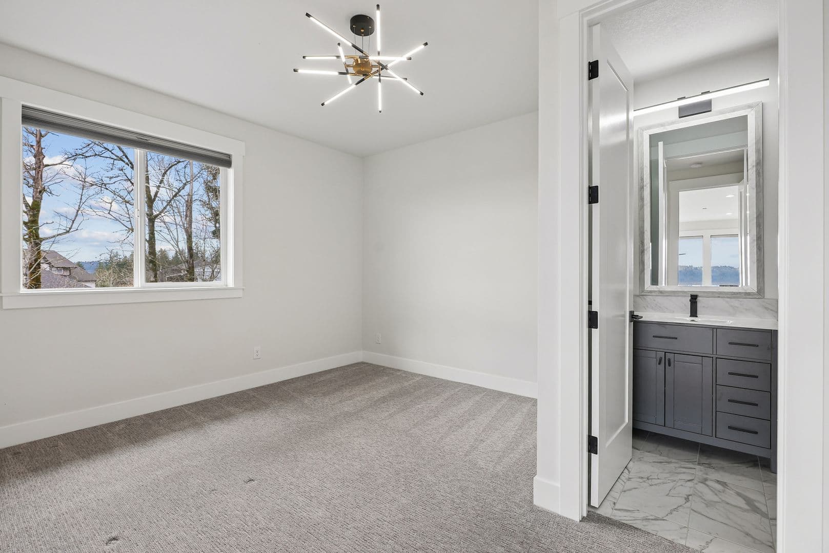 Washougal House: 1757 N Columbia Ridge Way