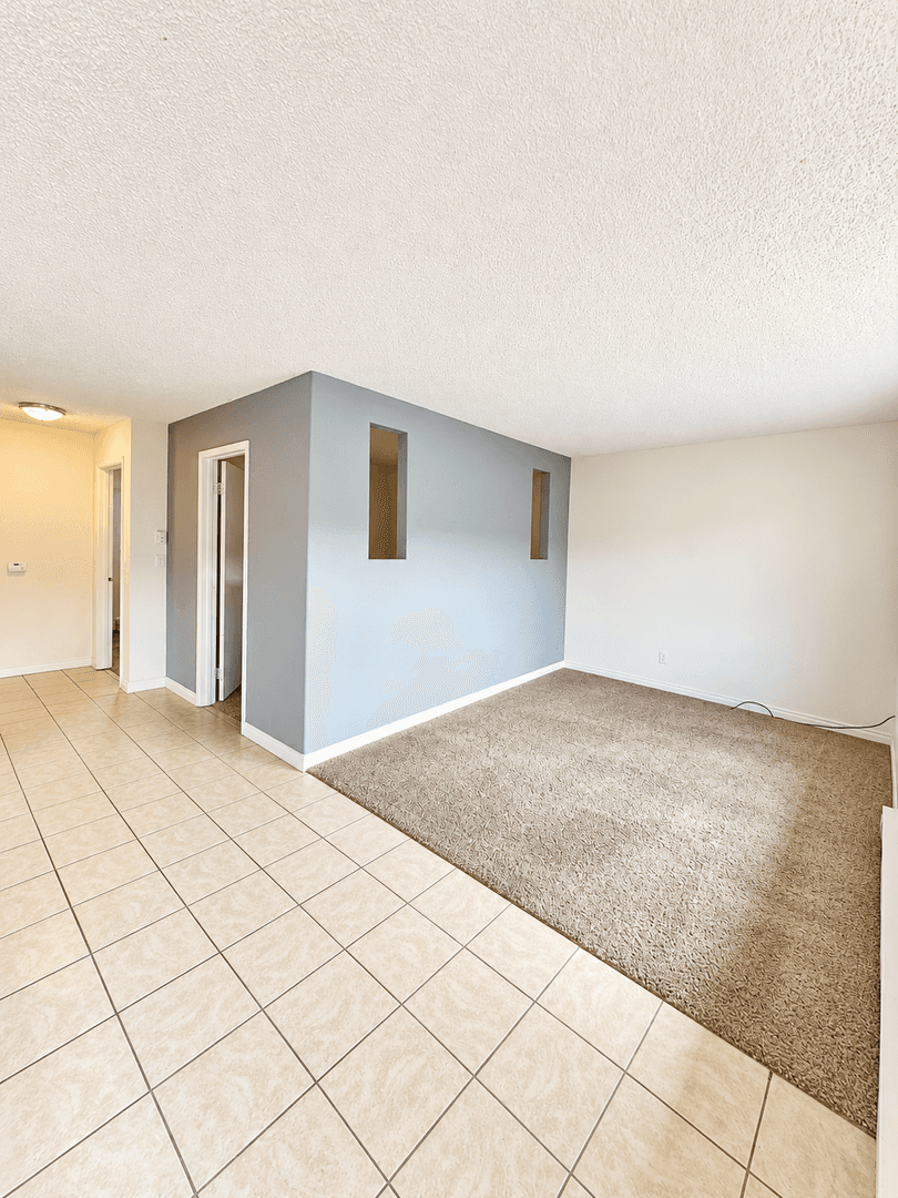 Longview Apartment: 944 33 Avenue