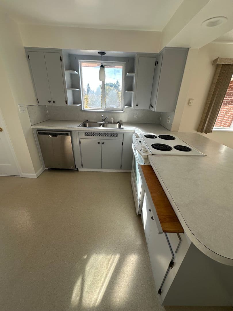 Vancouver Apartment: 1110-1112 NW 41st Street