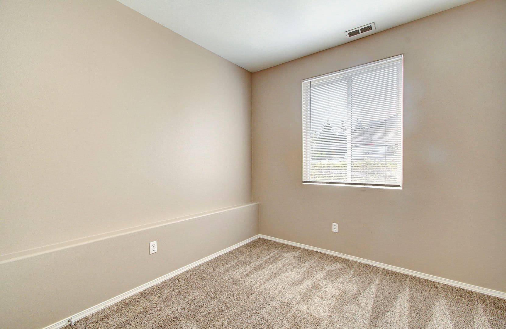 Vancouver House: 5264 NE 121 Avenue, #30