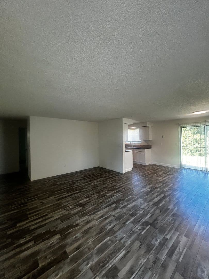 Vancouver Apartment: 3116 Kauffman Avenue