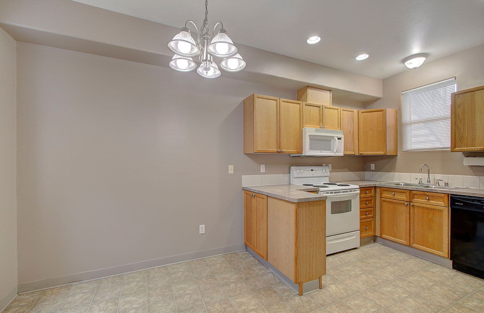 Vancouver House: 5264 NE 121 Avenue, #30