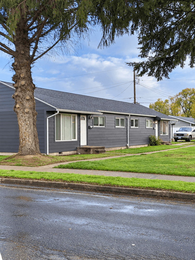 Longview Apartment: 214 - 285 Cypress / 254 - 256 Colorado