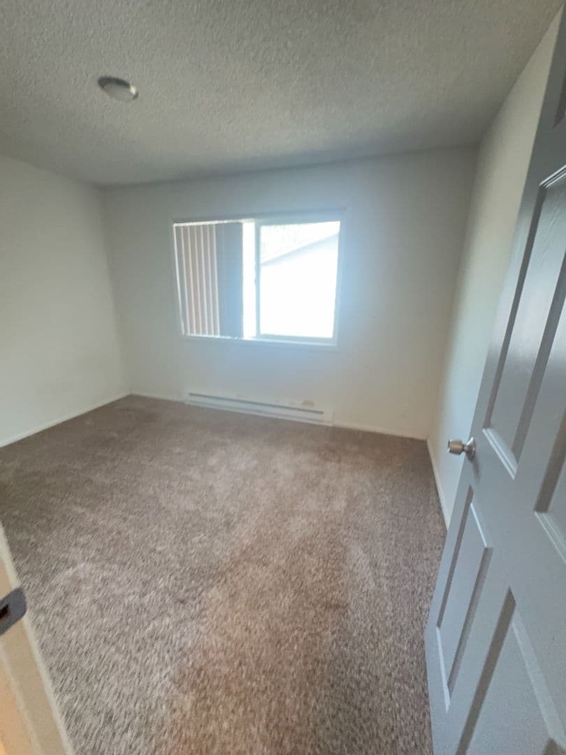 Longview Apartment: 1940 33 Avenue