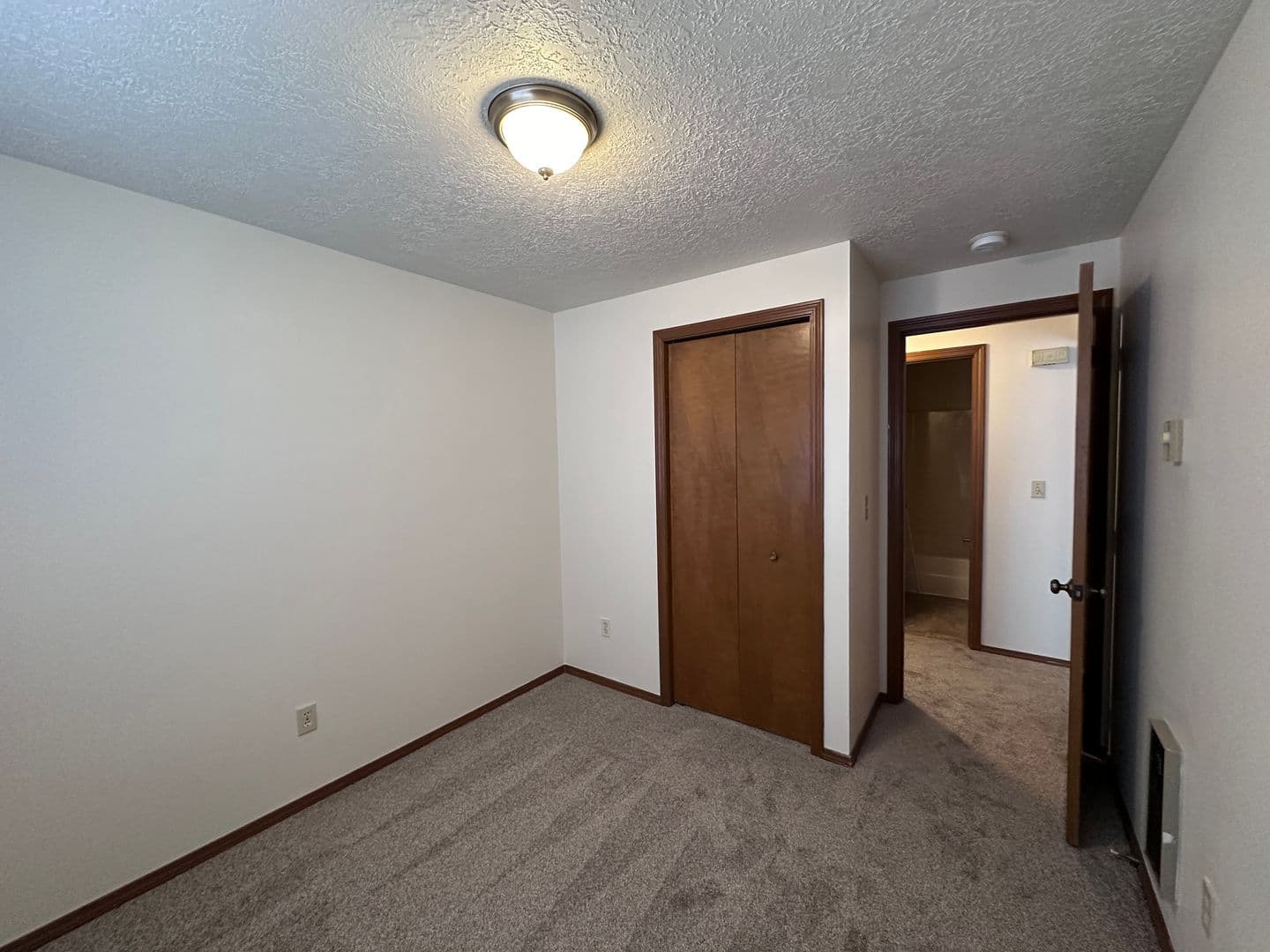 Vancouver House: 1904 SE Blairmont Drive