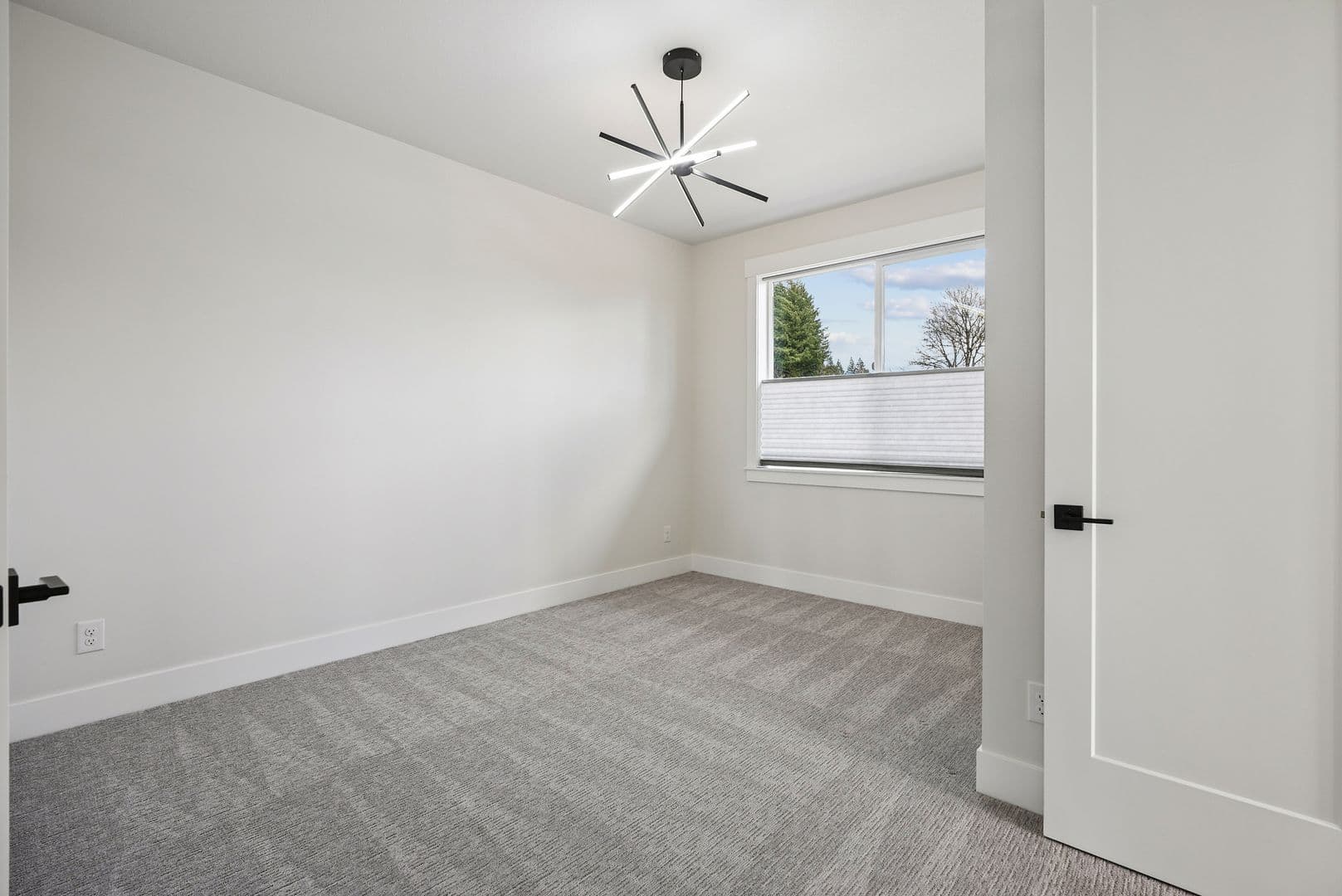 Washougal House: 1757 N Columbia Ridge Way