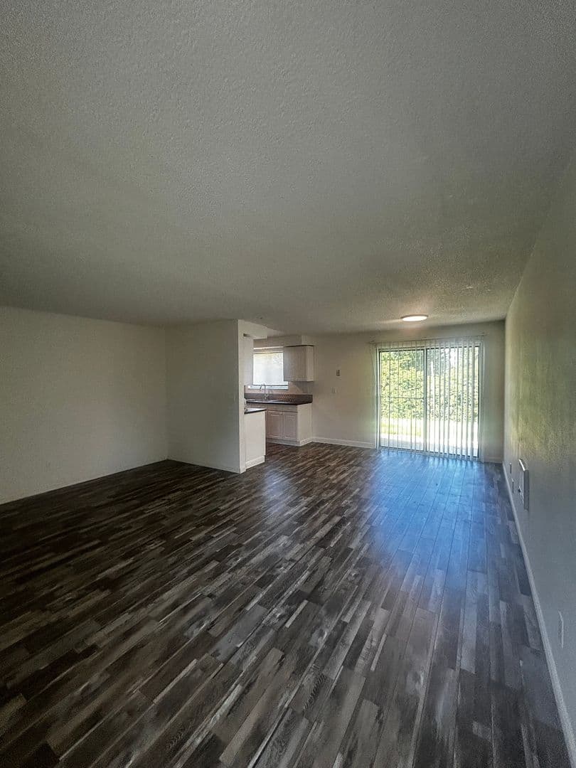 Vancouver Apartment: 3116 Kauffman Avenue