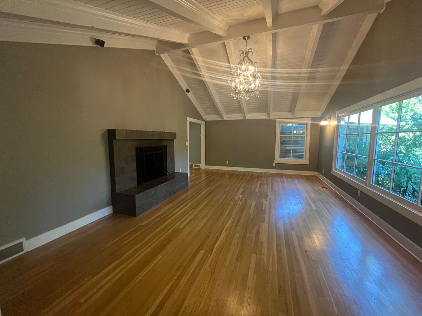 Vancouver House: 601 Rhododendron Drive
