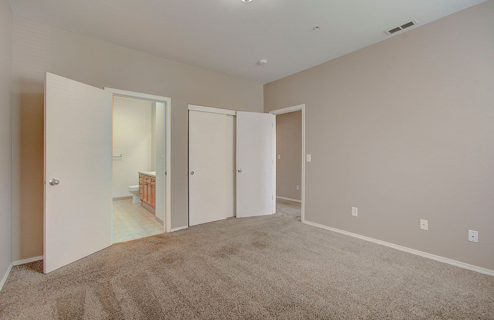Vancouver House: 5264 NE 121 Avenue, #30