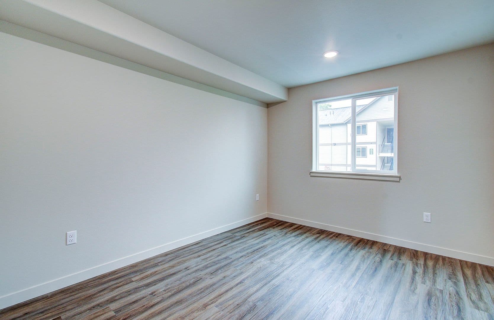 Vancouver Apartment: 404 NE 117 Avenue #102
