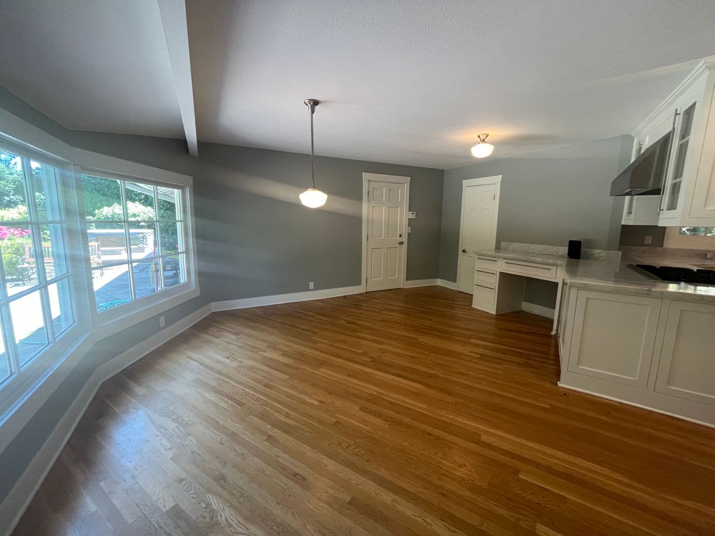 Vancouver House: 601 Rhododendron Drive