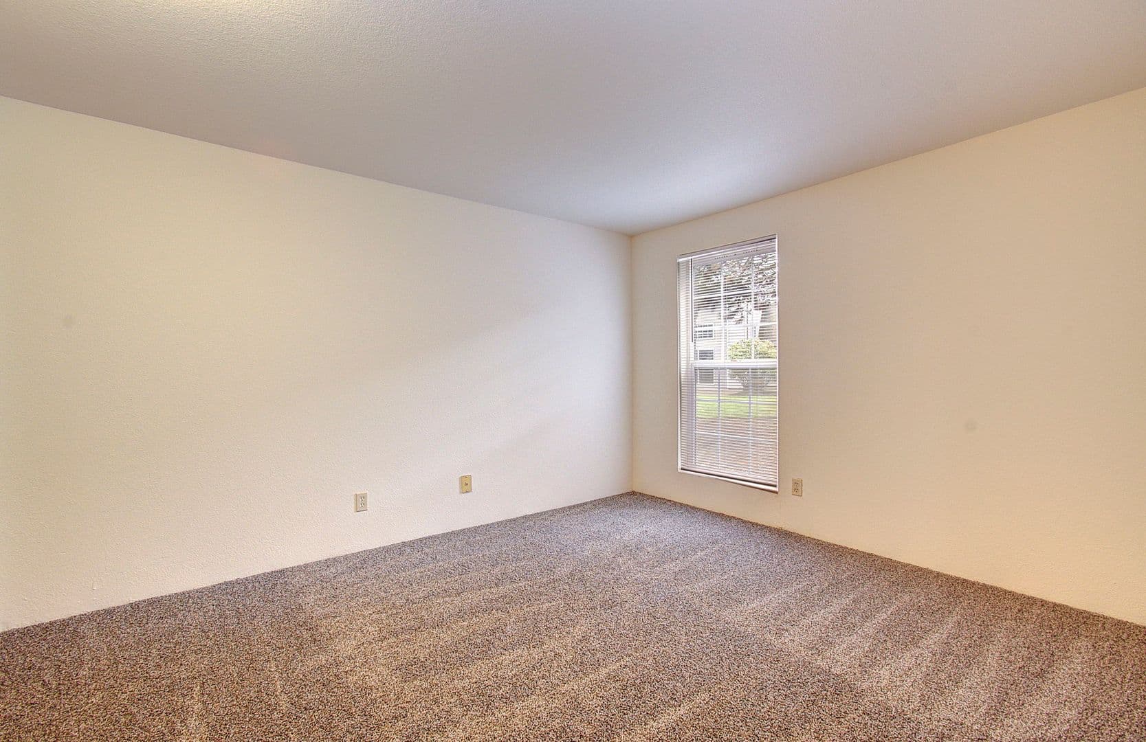 EUGENE Apartment: 1811 KINGSLEY ROAD