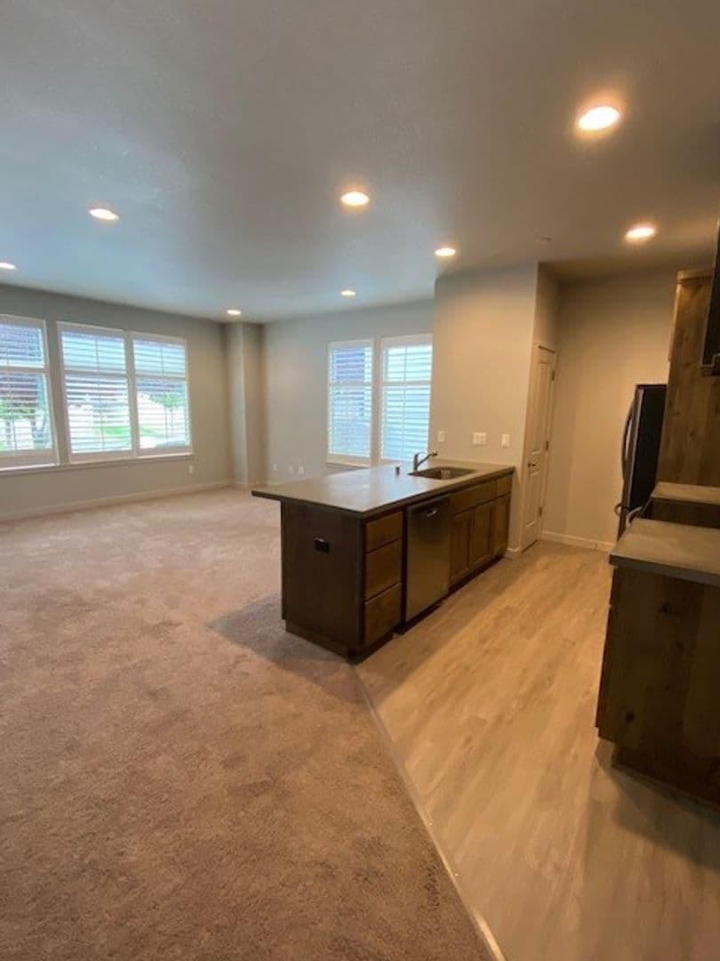 Ridgefield House: 175 N 44 Pl