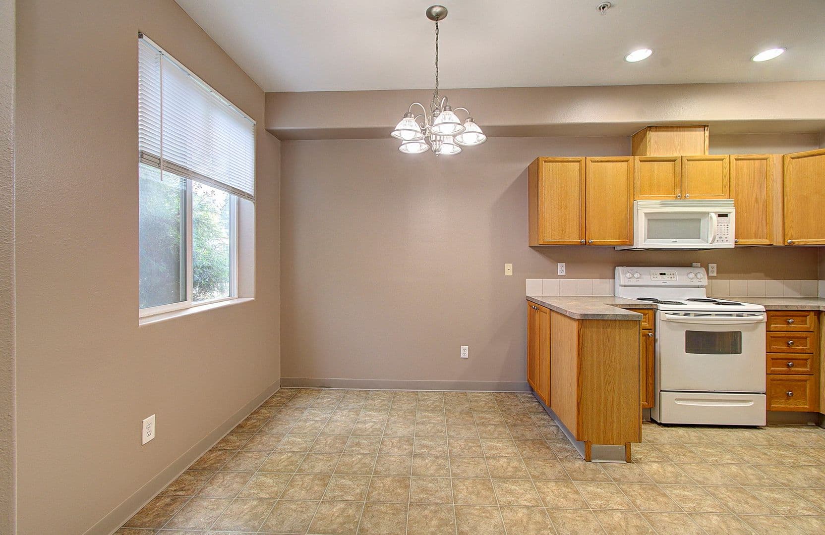 Vancouver House: 5264 NE 121 Avenue, #30