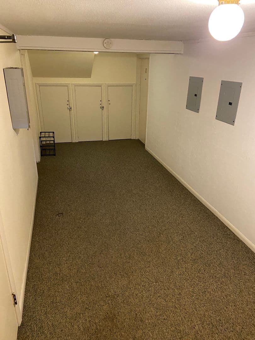 Longview Apartment: 1944 Hudson Street