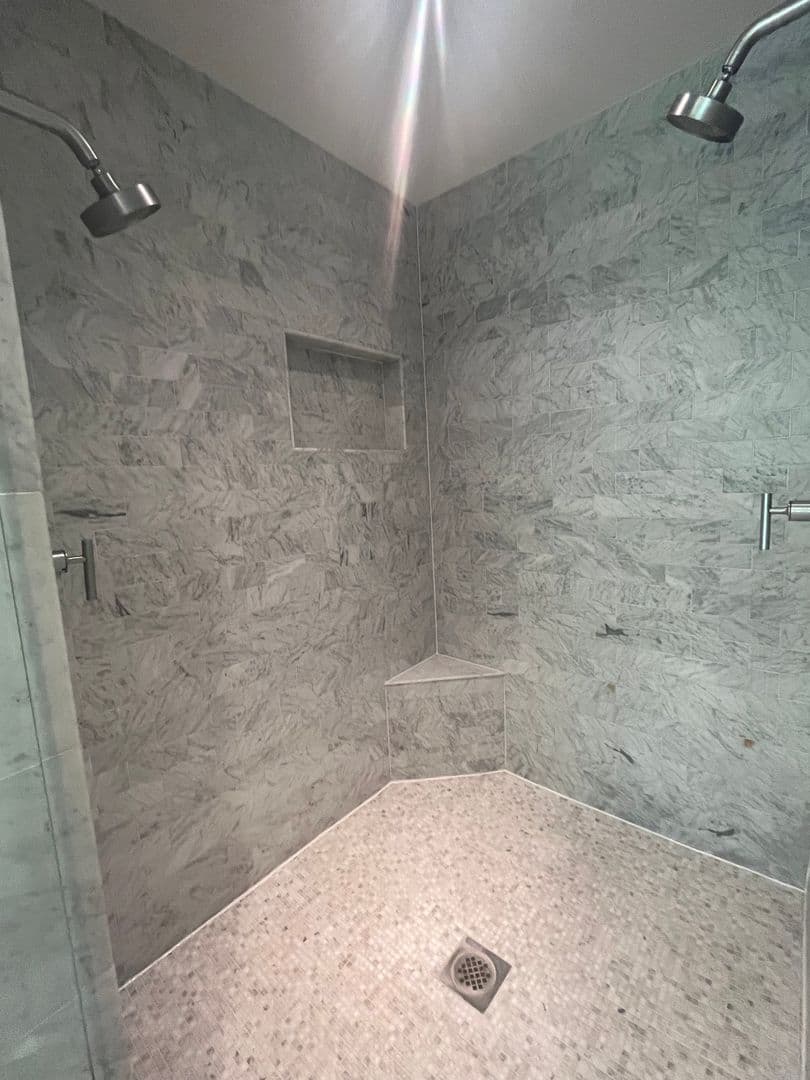 Vancouver House: 601 Rhododendron Drive