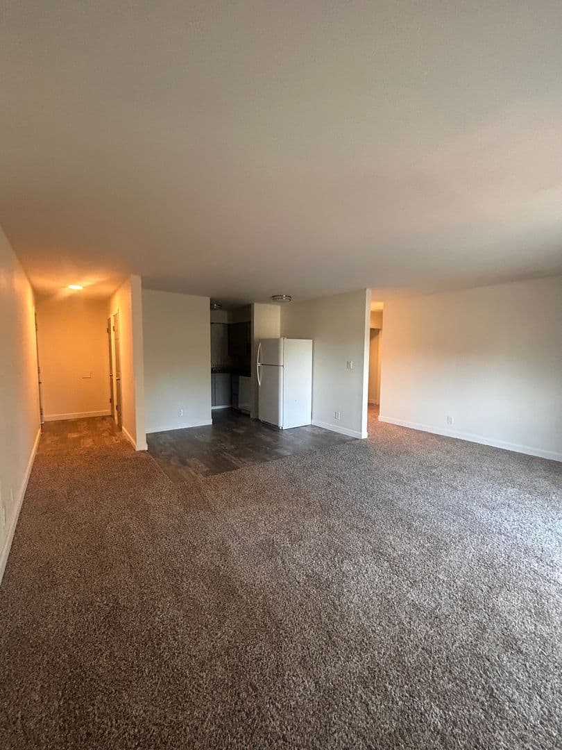 Longview Apartment: 1950 33 Avenue - 11