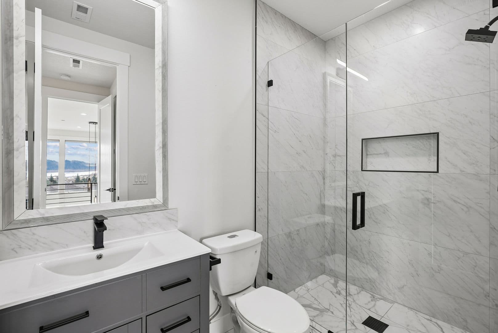 Washougal House: 1757 N Columbia Ridge Way