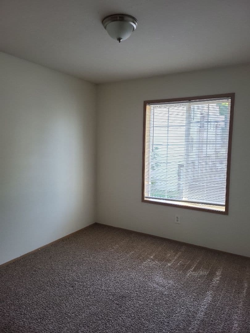 Camas Apartment: 1718 SE 11 Avenue