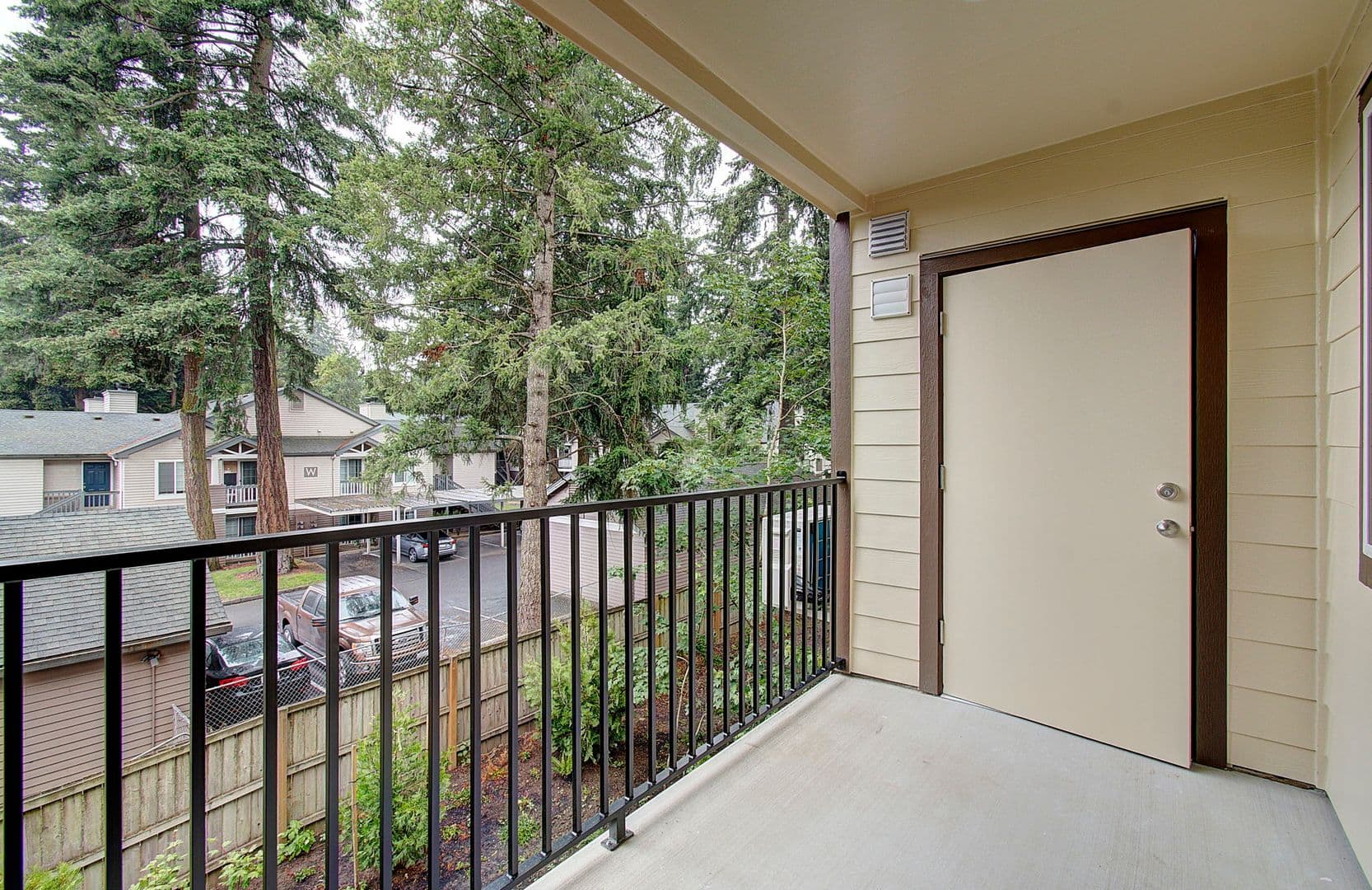 Vancouver Apartment: 404 NE 117 Avenue #102