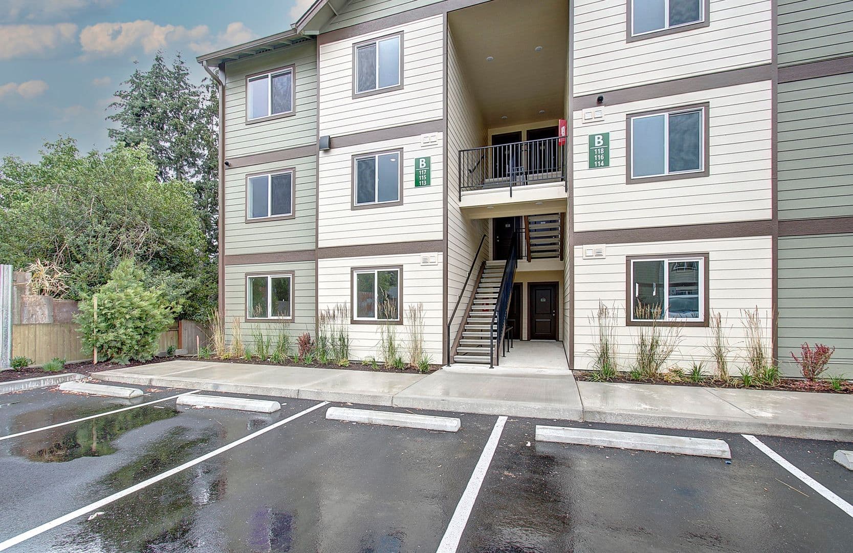 Vancouver Apartment: 404 NE 117 Avenue #102