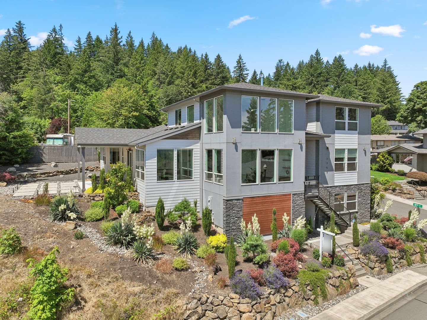 Washougal House: 1757 N Columbia Ridge Way