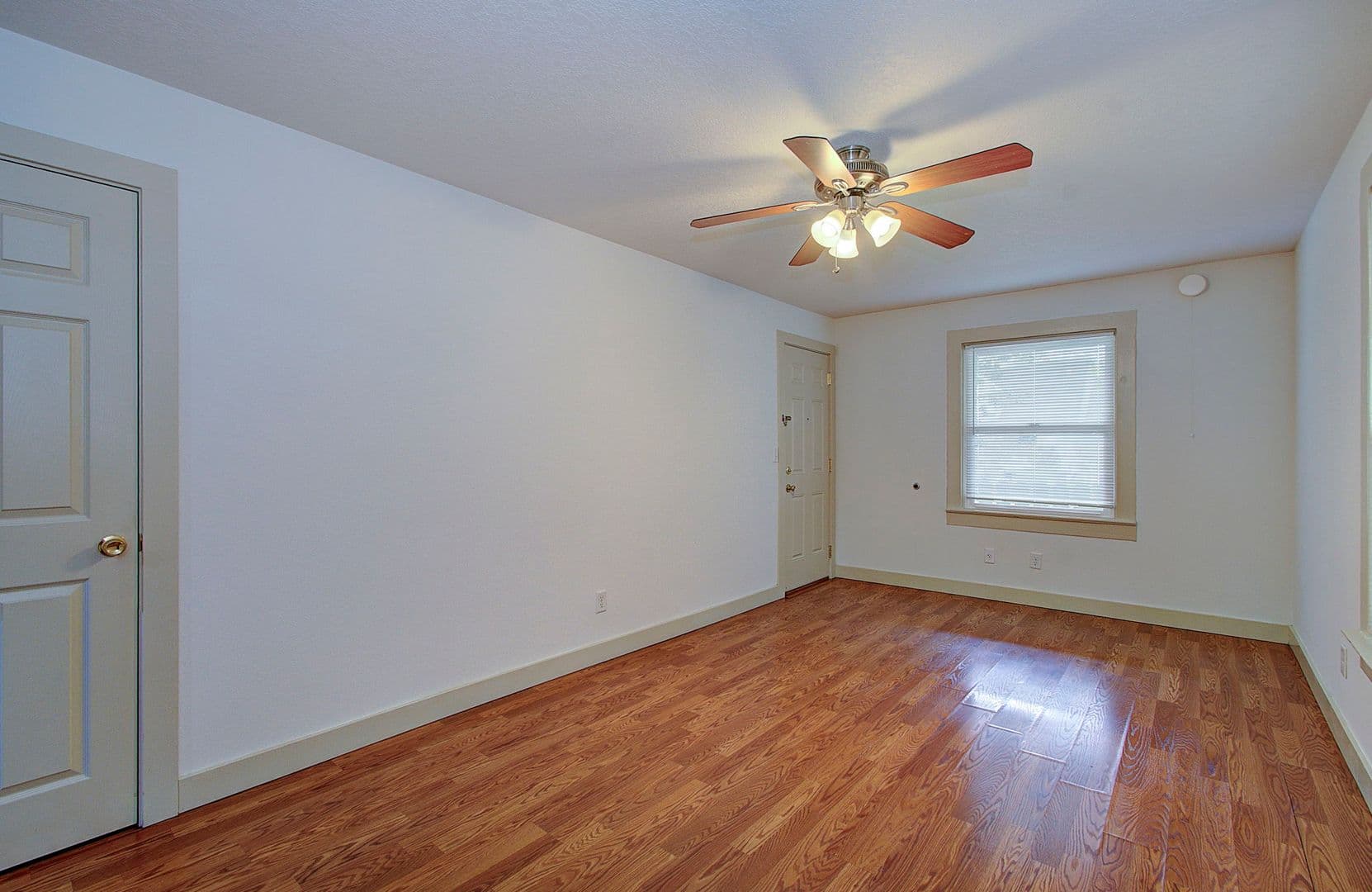 Vancouver Apartment: 2703 E 8 Street