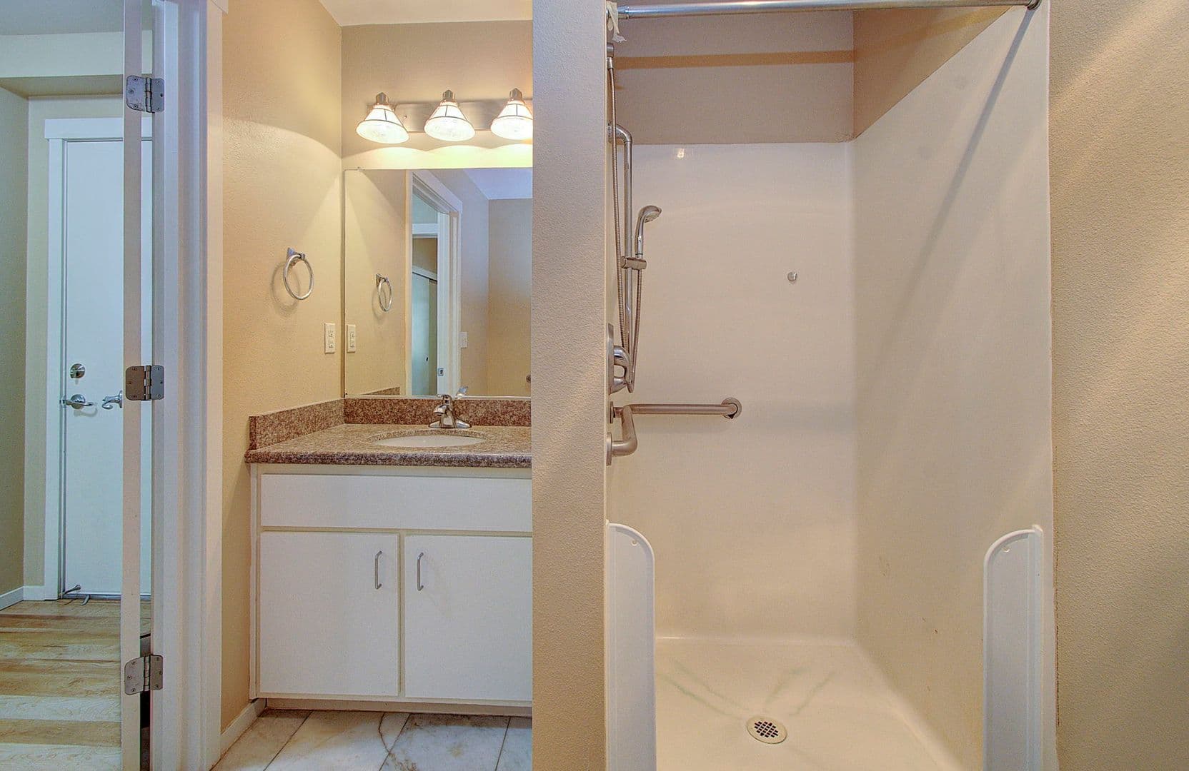 Vancouver House: 10800 SE 17th Circle #189