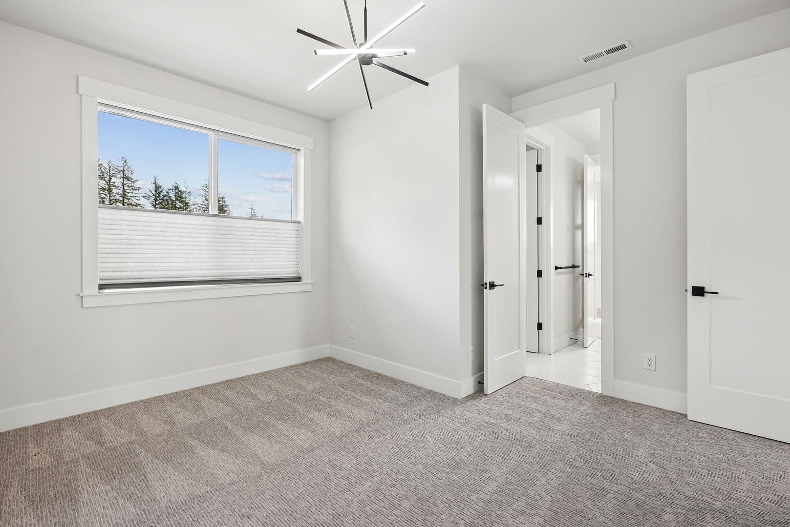 Washougal House: 1757 N Columbia Ridge Way