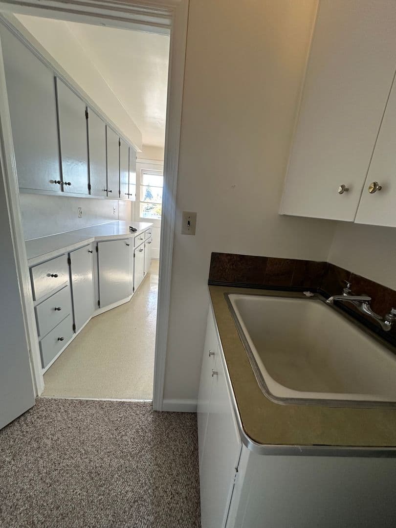 Vancouver Apartment: 1110-1112 NW 41st Street