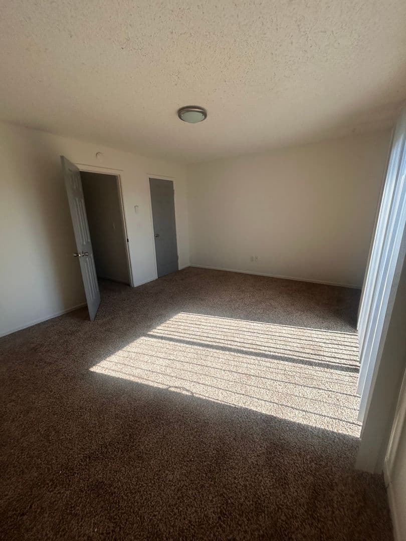 Vancouver Apartment: 520 NE 108 Avenue
