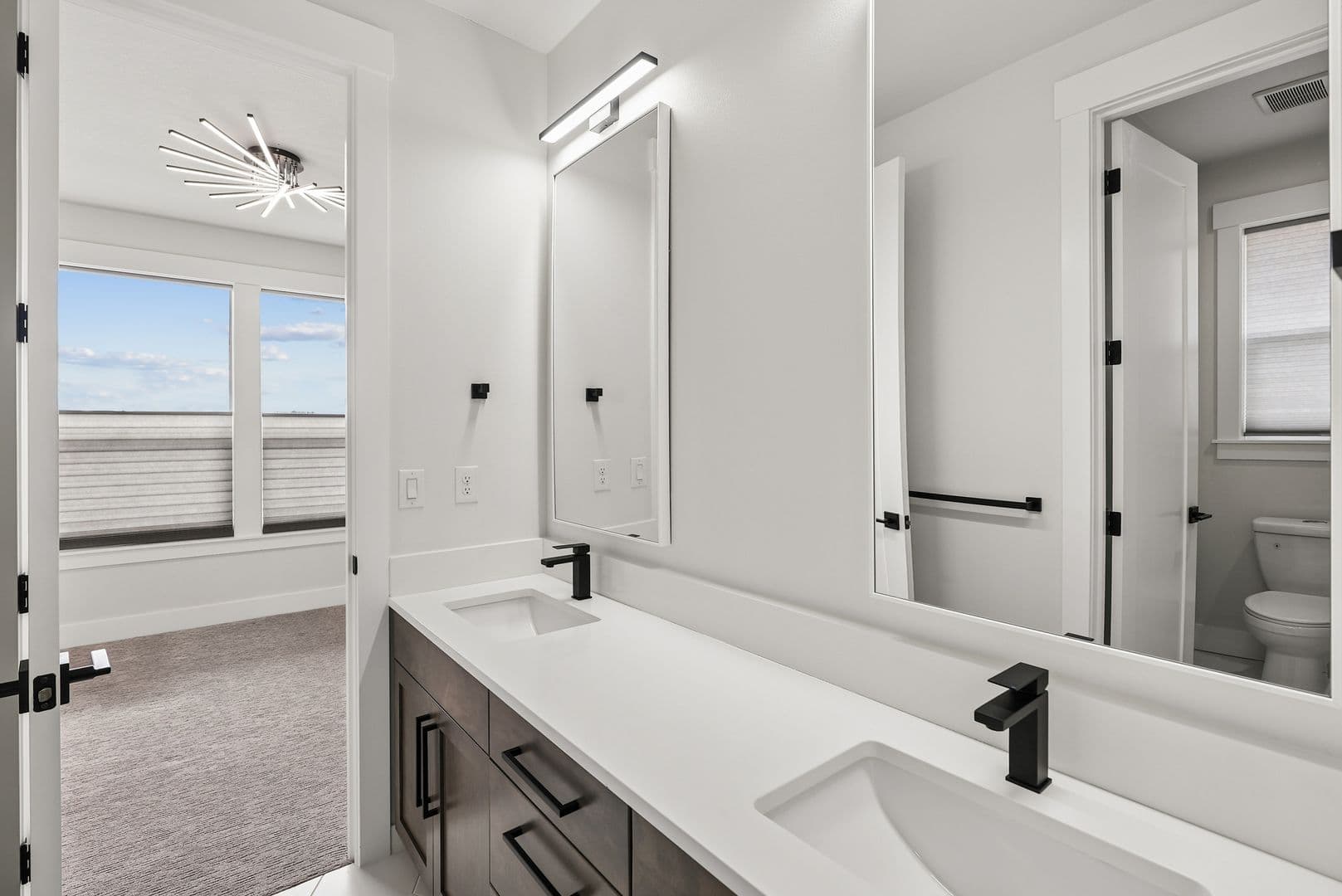 Washougal House: 1757 N Columbia Ridge Way