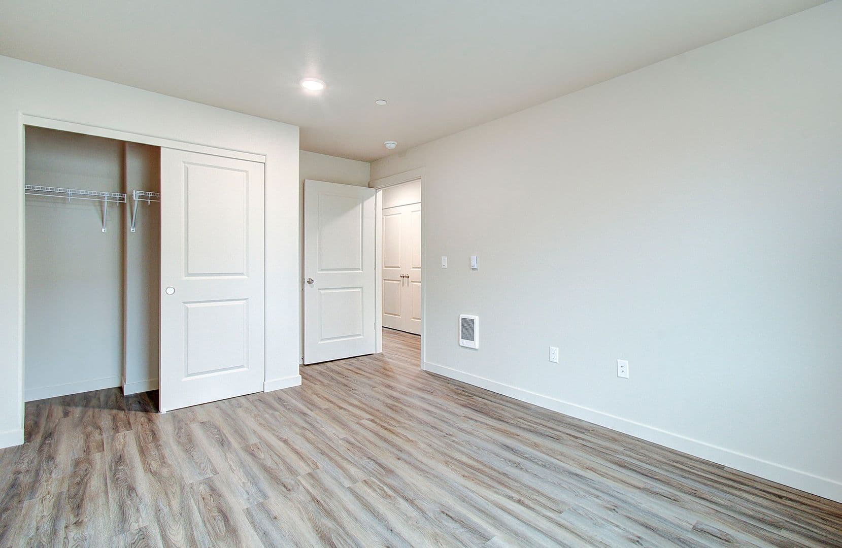 Vancouver Apartment: 404 NE 117 Avenue #110