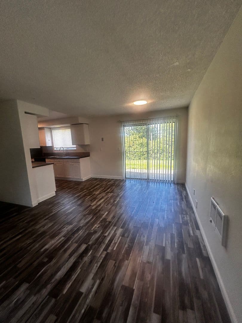 Vancouver Apartment: 3116 Kauffman Avenue