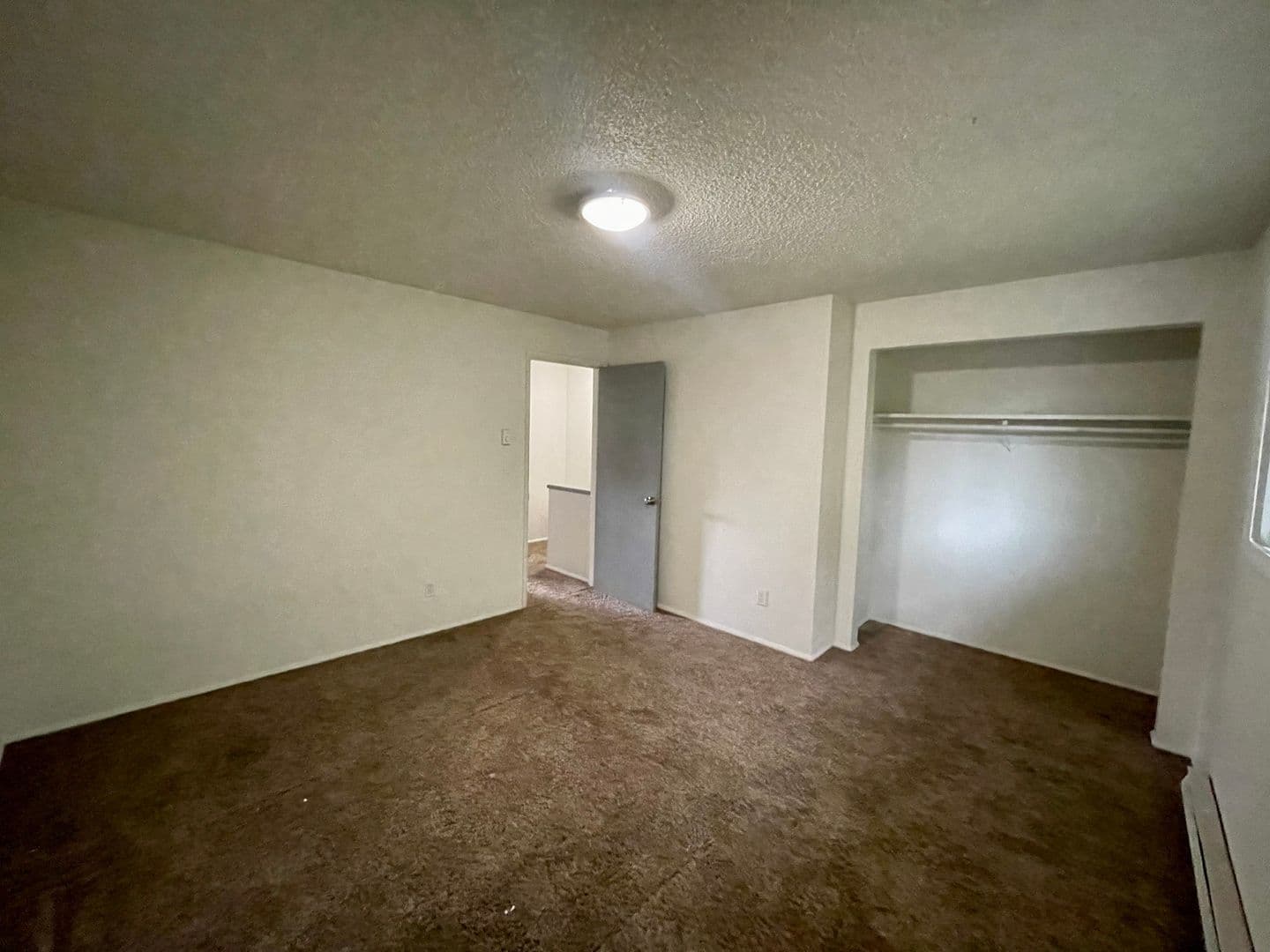 Longview Apartment: 1940 33 Avenue