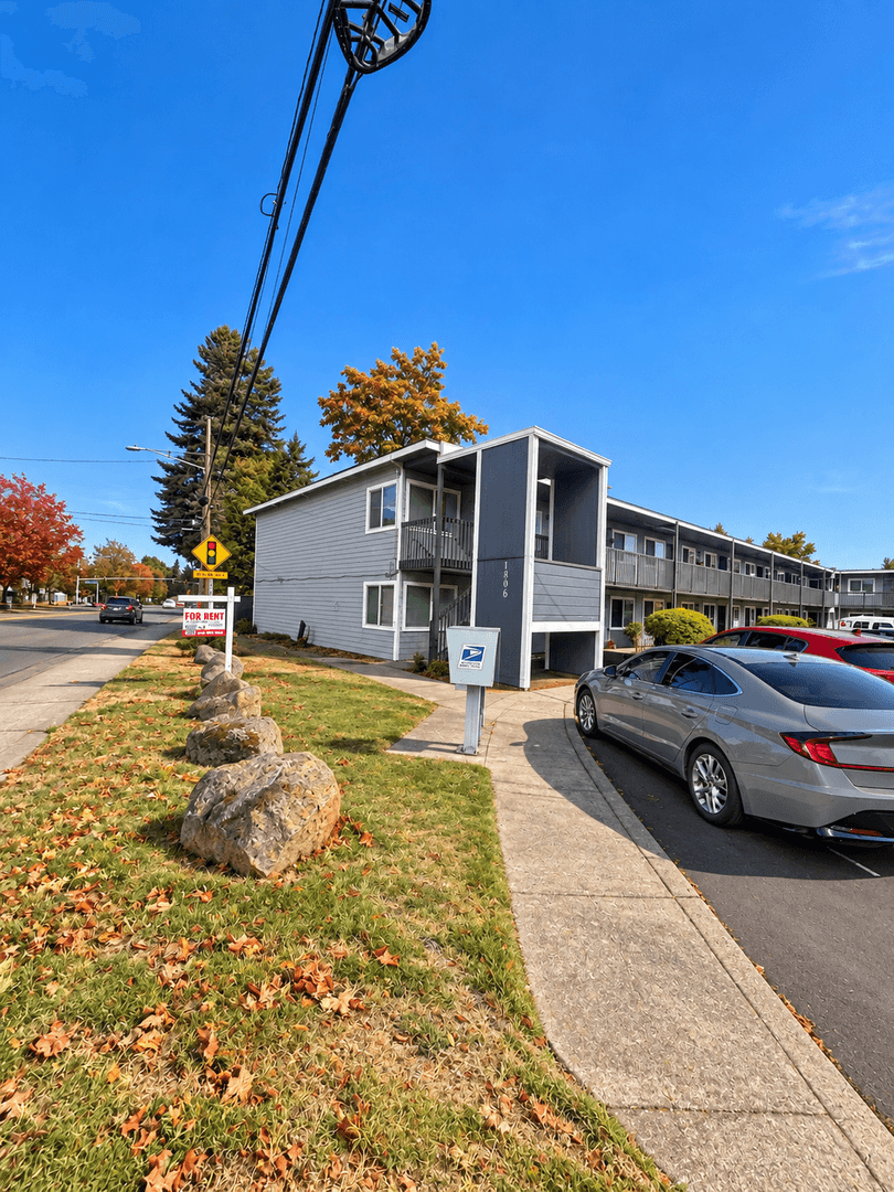 Vancouver Apartment: 1806 E Fourth Plain Blvd